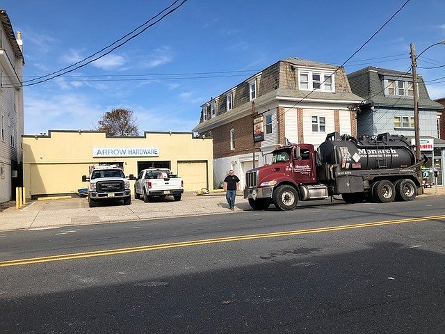 Site of the future Santucci's Square Pizza restaurant.