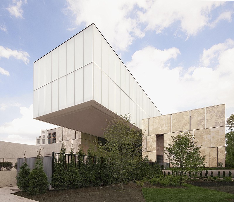 View from 21st Street. The Barnes Foundation, Philadelphia. © Tom Crane & Benjamin Riley, 2012.