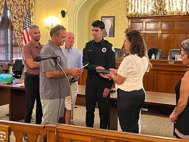 Ventnor Commissioner Tim Kriebel administers the oath of office to Tyler Rau, Sept. 8, 2022.