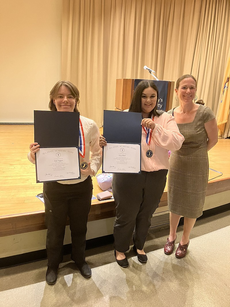 Atlantic Cape/Atlantic Cape students Enin Taggart and Priya Momi with Professor Stephanie Natale-Boianelli. 