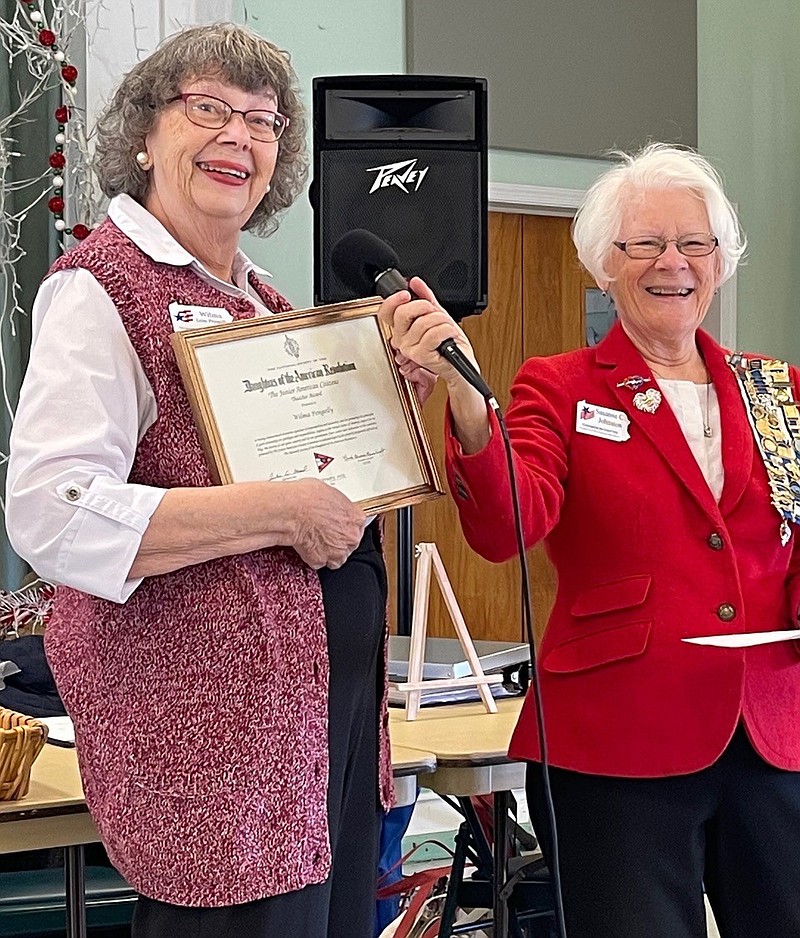 Wilma Pengelly, left, and DAR chapter Regent Susanne G. Johnston. 