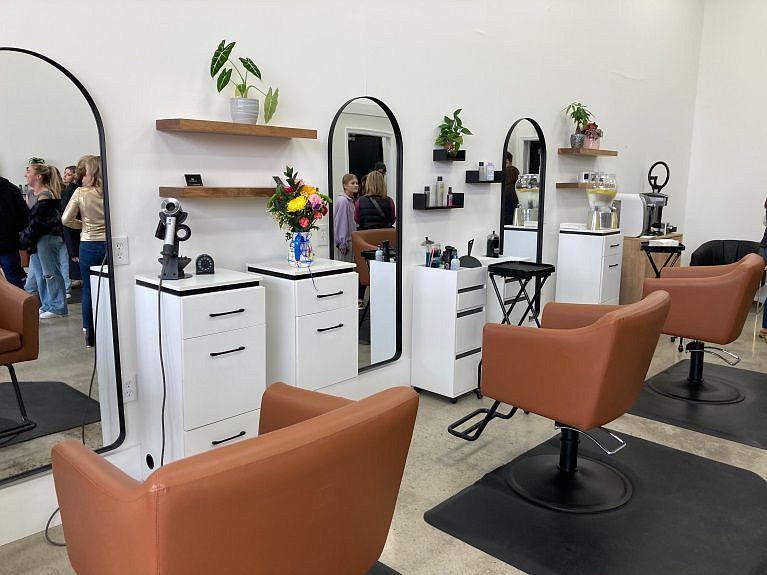 Modern Artistry Salon is a full-service salon, offering haircuts, coloring and highlighting. 