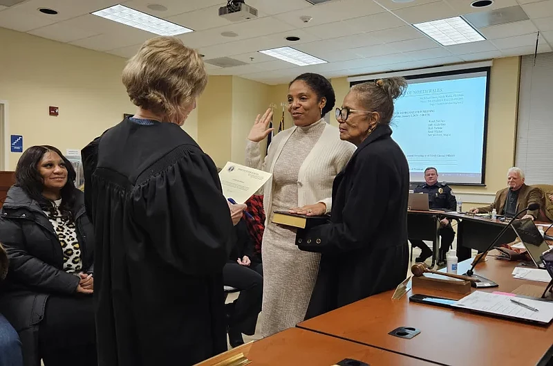 Councilwoman Anji Fazio, center, receives her oath as a council member from District Judge Suzan Leonard during that board’s reorganization meeting on