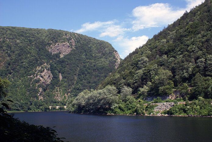 MT Minsi on the left and MT Tammany on the right, with the Delaware River splitting the two, make up the Delaware Water Gap. 