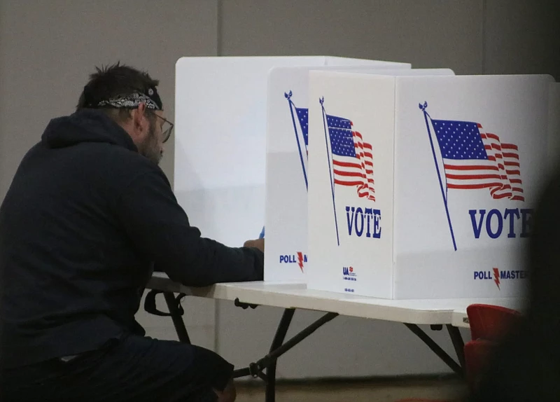 A voter filling out a ballot in the Levittown area on November 8, 2022. (Credit: Tom Sofield / LevittownNow.com)