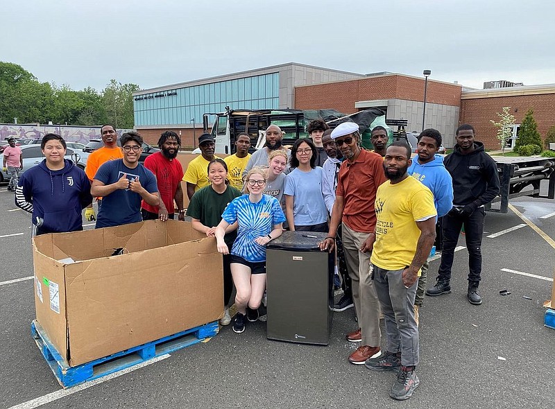 Last year’s recycling drive was a blast for student volunteers and community participants alike! (Credit: Trojan Times / Wissahickon School District)