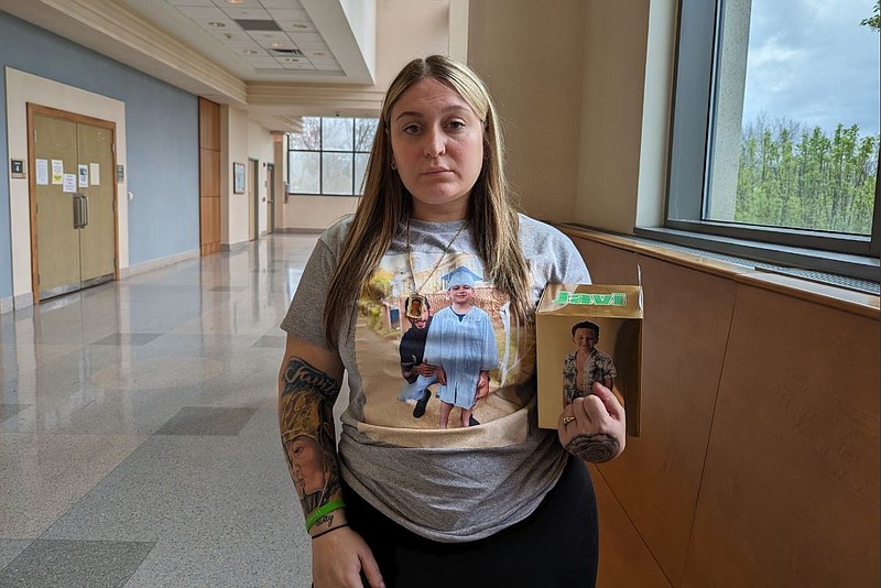 Kaylah Smith stands in the courthouse with her son's ashes.
