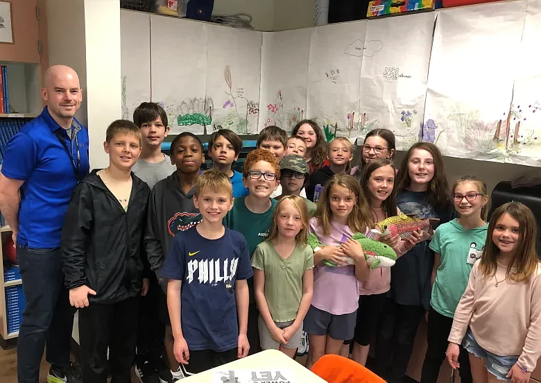 Evergreen Elementary School teacher Kevin Tomlinson with his fourth-grade class. He has been nominated to be Pennsylvania’s Teacher of the Year. (Credit: Perkiomen Valley School District.)