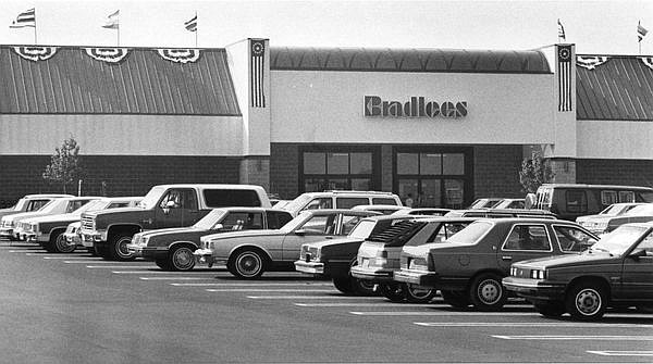 Bradlees Department Store at Five Points in 1987.