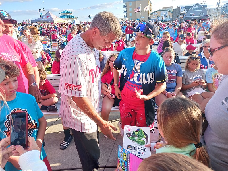 Chase McDonald, right, speaks with former Phillie Mickey Morandini while getting his autograph.