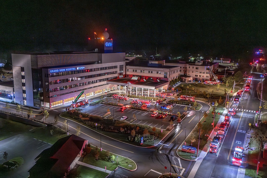 More than 15 fire crews from Bucks and Montgomery respond to heavy smoke at Grand View Hospital