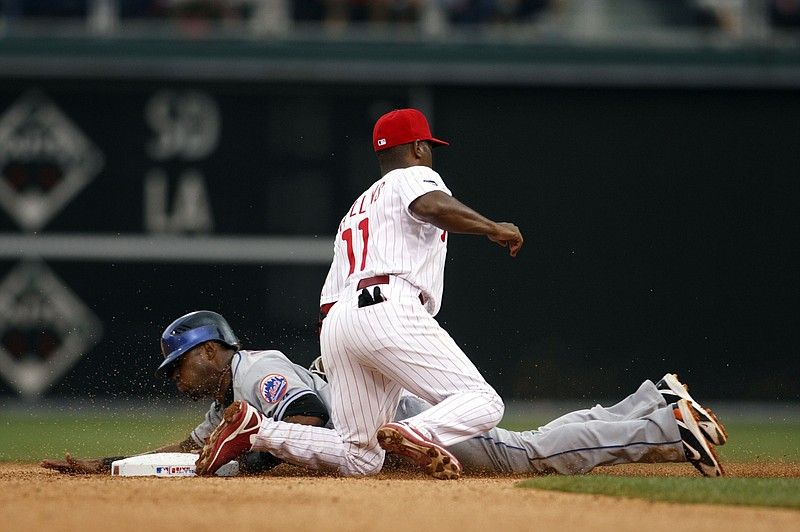 Jun 29, 2007; Philadelphia, PA, USA; New York Mets shortstop Jose Reyes (7) is tagged out while attempting to steal by Philadelphia Phillies shortstop Jimmy Rollins (11) in the seventh inning at Citizens Bank Park in Philadelphia, PA. The Mets defeated the Phillies 6-5 in the first game of a double header. Mandatory Credit: Howard Smith-USA TODAY Sports Copyright © 2007 Howard Smith