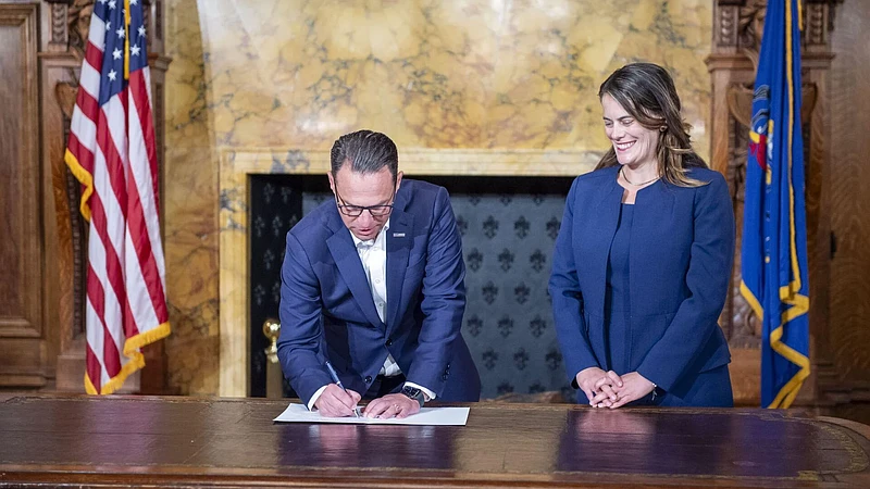 Gov. Josh Shapiro signs the Solar for Schools Act on Sept. 9, 2024, in Harrisburg. Rep. Elizabeth Fiedler, D-Philadelphia, who sponsored the bill, stands beside him.

Credit: Commonwealth Media Services