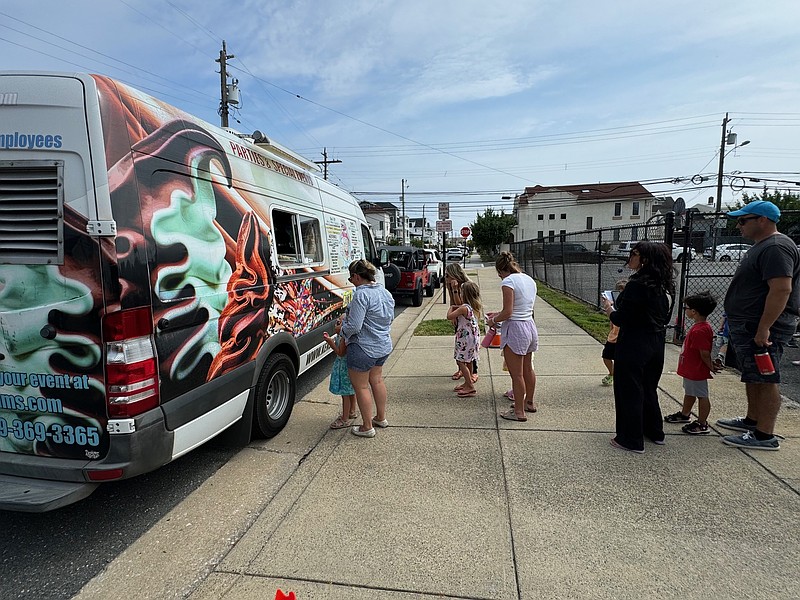 Kindergarten students line up to get some ice cream during the 2024 Welcome to School Ice Cream Social sponaored by the Margate Education Foundation.