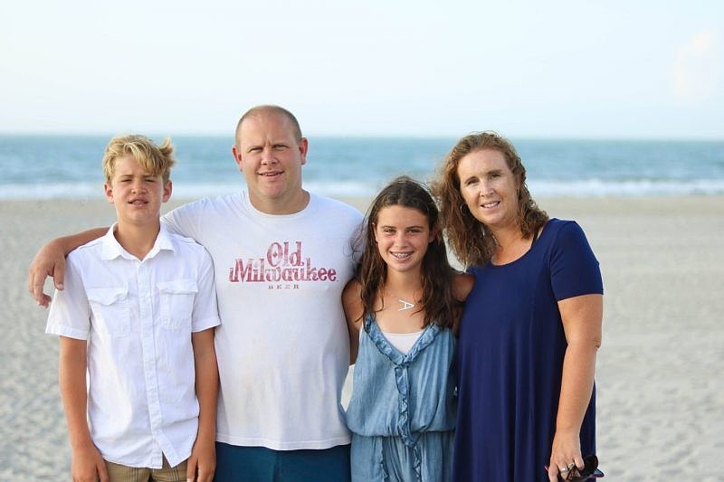 Mikenzie Helphenstine and her family on the Ocean City beach in an undated photo. (Courtesy of Clint Helphenstine Facebook page)