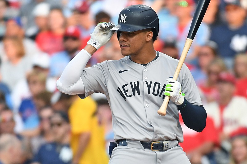 Jul 29, 2024; Philadelphia, Pennsylvania, USA; New York Yankees outfielder Juan Soto (22) at bat against the Philadelphia Phillies at Citizens Bank Park. Mandatory Credit: Eric Hartline-USA TODAY Sports