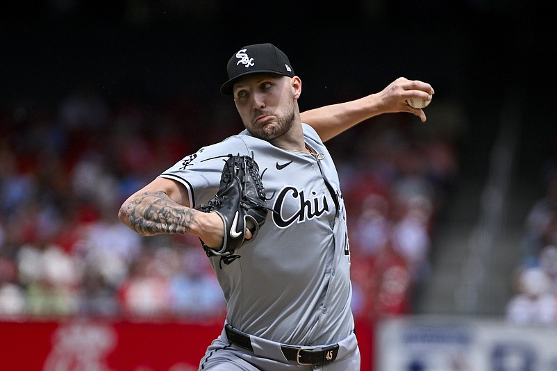 May 5, 2024; St. Louis, Missouri, USA;  Chicago White Sox starting pitcher Garrett Crochet (45) pitches against the St. Louis Cardinals during the first inning at Busch Stadium. Mandatory Credit: Jeff Curry-USA TODAY Sports