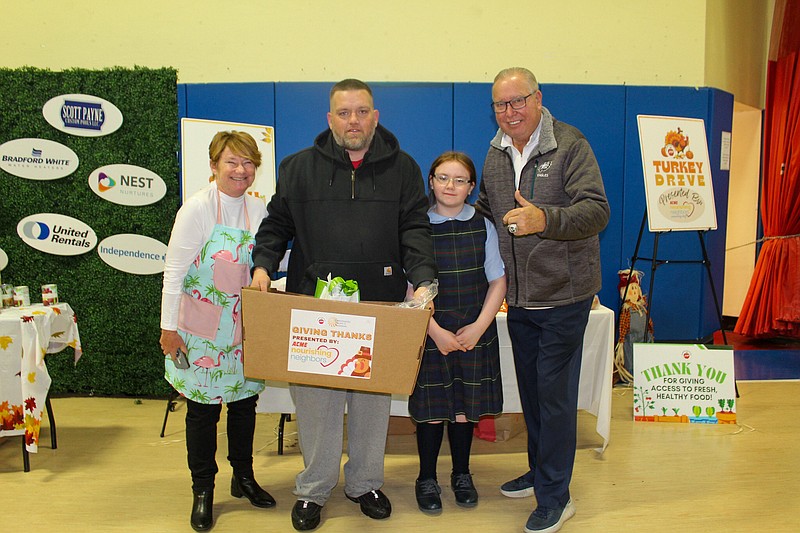 Leading manufacturer Bradford White Corporation sponsors Ron Jaworski’s (pictured at far right) Jaws Youth Playbook Turkey Drive along with other charities in Pennsylvania and Michigan to support the fight against hunger this Thanksgiving. (Image courtesy of Bradford White)