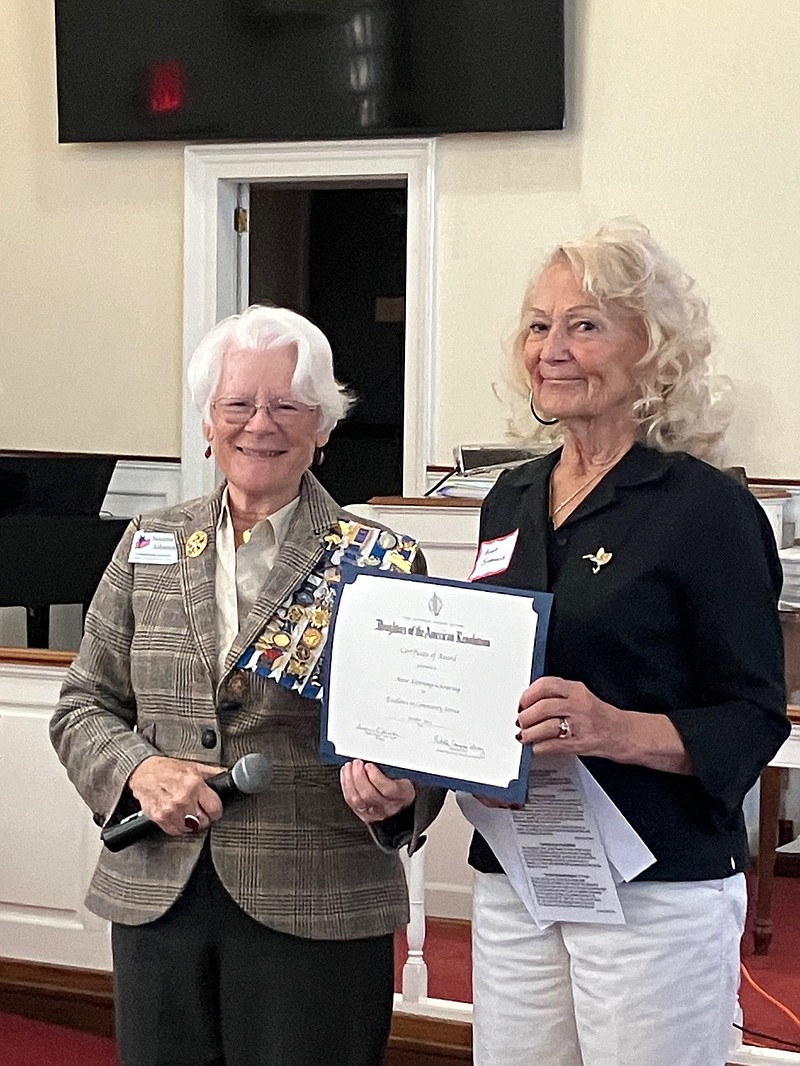 Anne Henning-Scheuring, right, receives the Community Service Award from Towamencin DAR’s Regent Susanne Shaughnessy (Credit: Towamencin DAR)