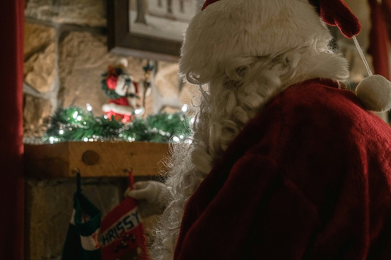 Santa will still visit children in Abington Township four more runs until the big day! (Credit: Alicia Slough / Unsplash.com)