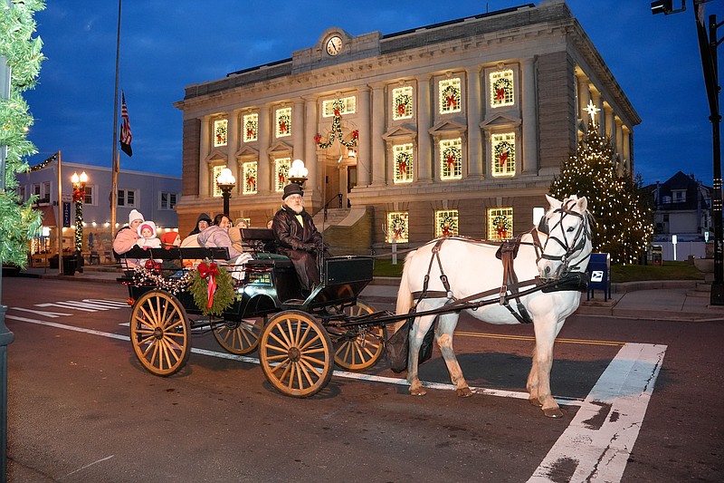 Free horse and carriage rides add to the festive atmosphere in the downtown shopping district during the holidays. (Photo courtesy of Ocean City)