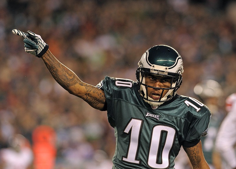 November 21, 2010; Philadelphia, PA, USA; Philadelphia Eagles wide receiver DeSean Jackson (10) signals for a 1st down during the game against New York Giants at Lincoln Financial Field. The Eagles defeated the Giants 27-17. Mandatory Credit: Eric Hartline-USA TODAY Sports