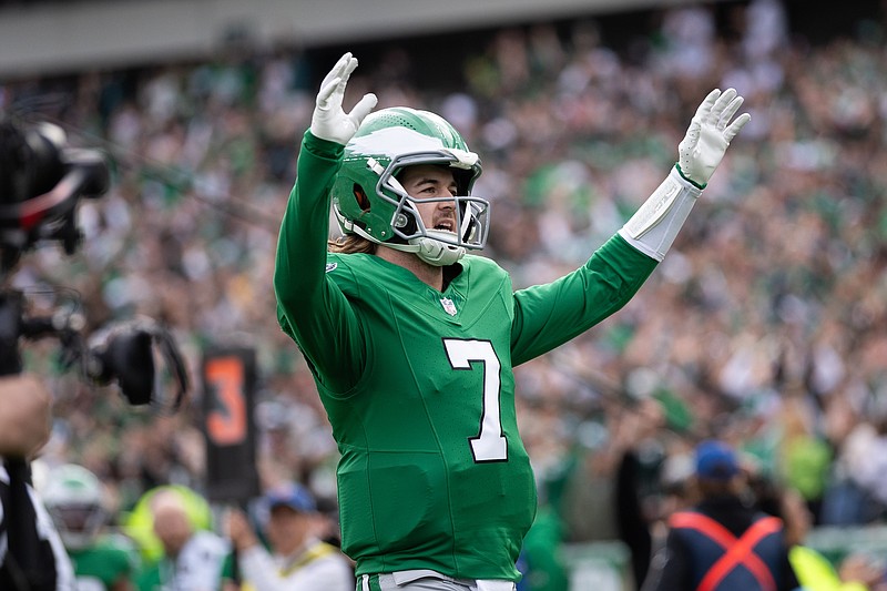 Dec 29, 2024; Philadelphia, Pennsylvania, USA; Philadelphia Eagles quarterback Kenny Pickett (7) reacts to his touchdown pass against the Dallas Cowboys during the second quarter at Lincoln Financial Field. Mandatory Credit: Bill Streicher-Imagn Images