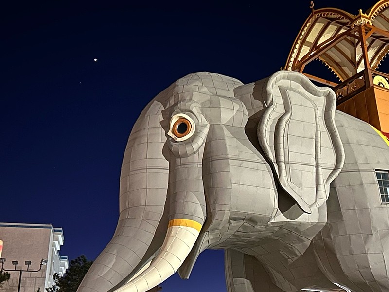 STEVE JASIECKI/Lucy the Elephant appears to gaze at Venus and Saturn during evening twilight.