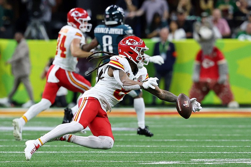 Feb 9, 2025; New Orleans, LA, USA; Kansas City Chiefs wide receiver DeAndre Hopkins (8) is unable to make a catch against the Philadelphia Eagles during the first half of Super Bowl LIX at Caesars Superdome. Mandatory Credit: Geoff Burke-Imagn Images