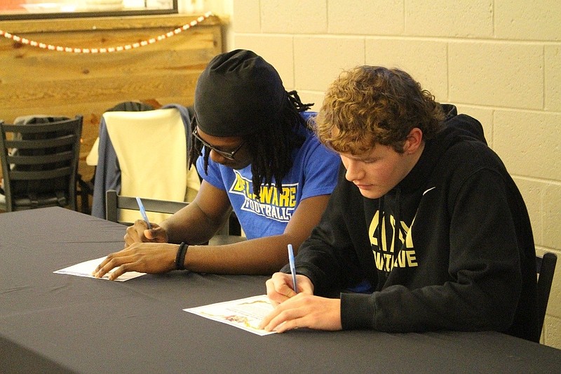 Yamdry Hernandez and Tanner Innis signed their National Letters of Intent.