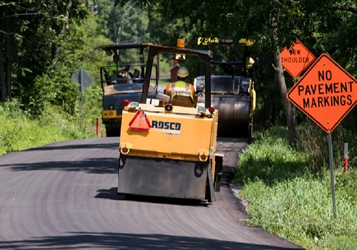 Crews paving a roadway. Credit: PA Internet News Service/LevittownNow.com)