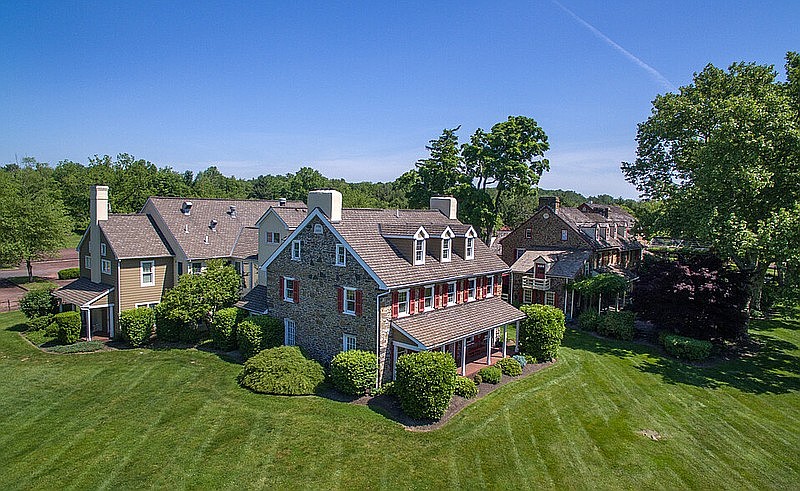 Joseph Ambler Inn. (Credit: https://www.loopnet.com/Listing/1005-Horsham-Rd-North-Wales-PA/31919770/)