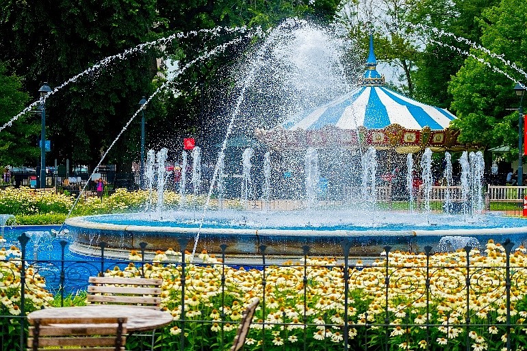 The Rendell Family Fountain in Franklin Square in Philadelphia (Credit: Jeff Fusco for Historic Philadelphia Inc.)