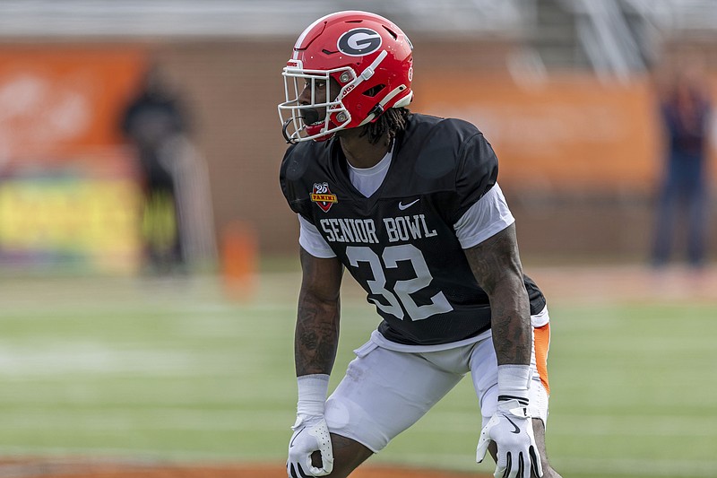Jan 28, 2025; Mobile, AL, USA; American team linebacker Smael Mondon Jr. of Georgia (32) lines up during Senior Bowl practice for the American team at Hancock Whitney Stadium. Mandatory Credit: Vasha Hunt-Imagn Images