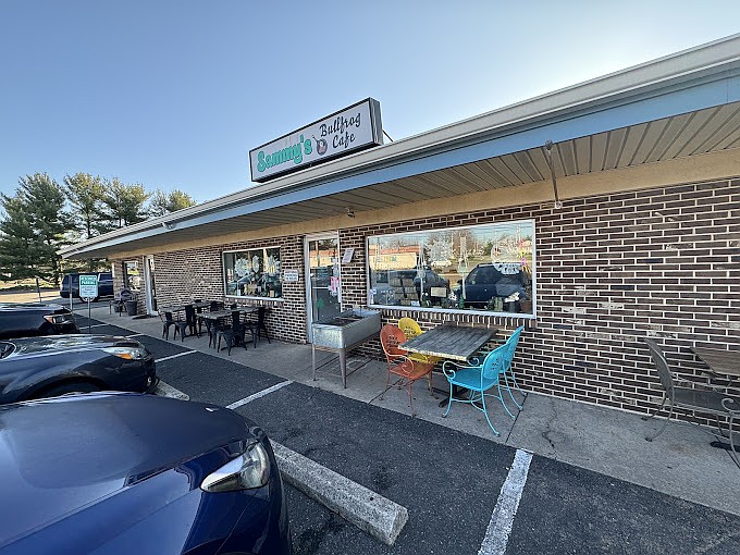 Sammy's Bullfrog Cafe in Lower Salford (Credit: Google Maps Street View)