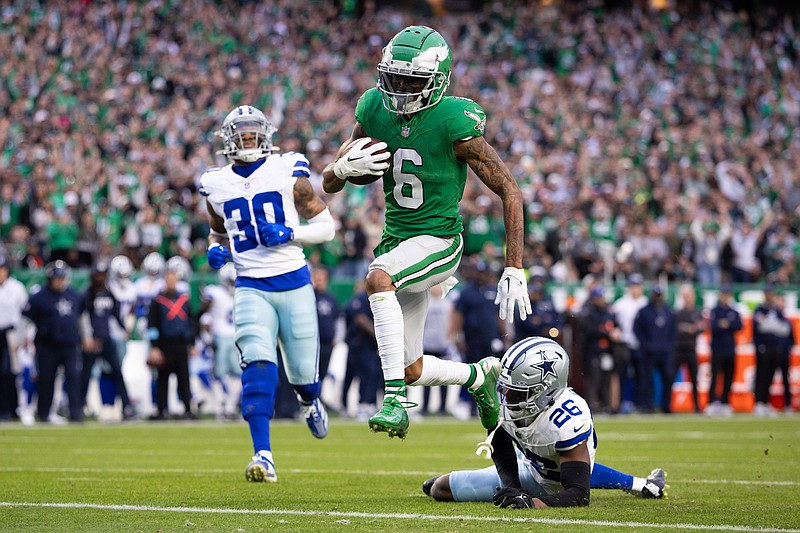 Dec 29, 2024; Philadelphia, Pennsylvania, USA; Philadelphia Eagles wide receiver DeVonta Smith (6) runs past Dallas Cowboys cornerback DaRon Bland (26) for a touchdown after a catch during the fourth quarter at Lincoln Financial Field. Mandatory Credit: Bill Streicher-Imagn Images