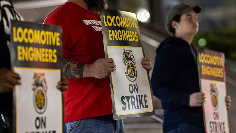 NJ transit locomotive engineers on strike after failing to reach a contract deal. (CREDIT: AP News)