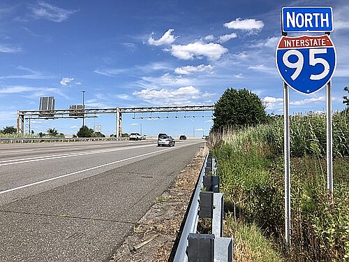 I-95 northbound near the Philadelphia International Airport. (Wikipedia)