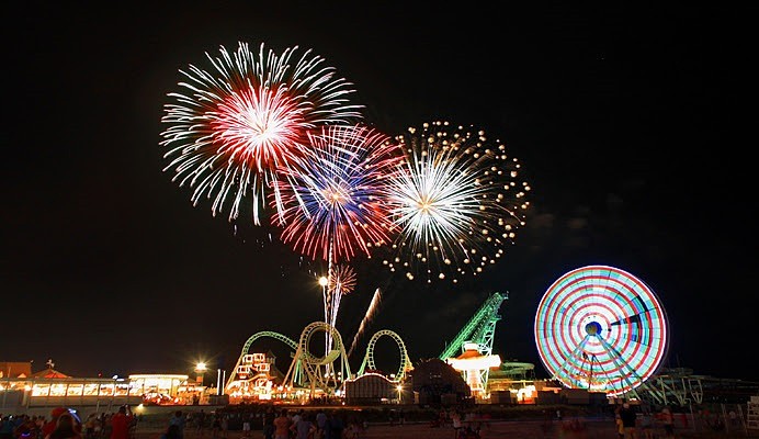 Fireworks displays will be visible from the beaches and Boardwalk. (Photo courtesy of Greater Wildwoods Tourism Improvement and Development Authority)