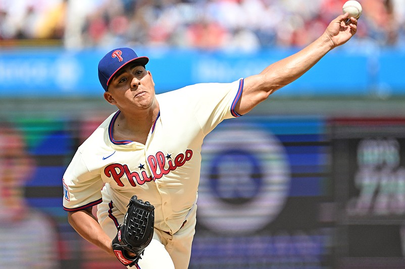 Aug 24, 2025; Philadelphia, Pennsylvania, USA; Philadelphia Phillies pitcher Ranger Su‡rez (55) throws a pitch during the second inning against the Washington Nationals at Citizens Bank Park. Mandatory Credit: Eric Hartline-Imagn Images