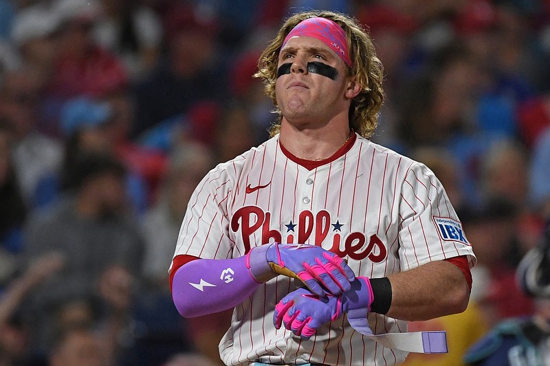 Aug 19, 2025; Philadelphia, Pennsylvania, USA;  Philadelphia Phillies outfielder Harrison Bader (2) against the Seattle Mariners at Citizens Bank Park. Mandatory Credit: Eric Hartline-Imagn Images