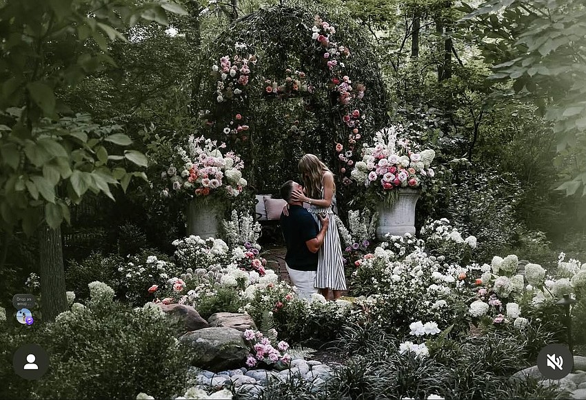 Travis Kelce takes a knee - DownBeach