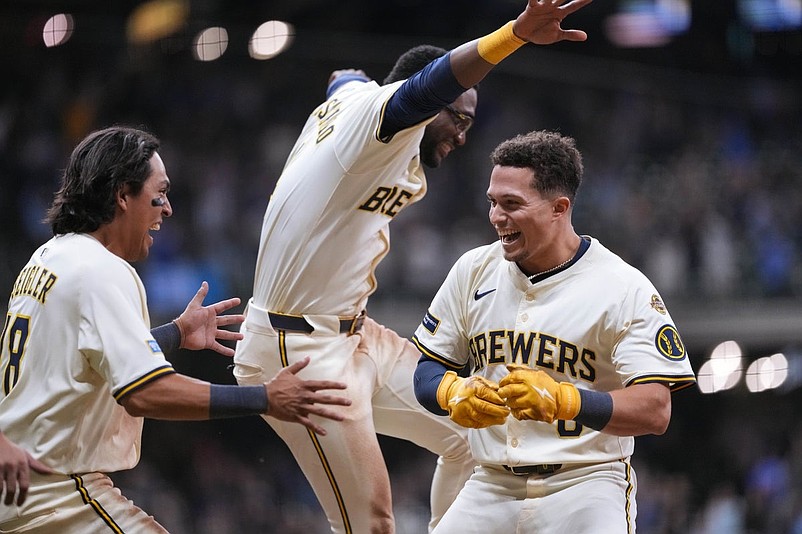 Aug 26, 2025; Milwaukee, Wisconsin, USA;  Milwaukee Brewers left fielder Isaac Collins (6) celebrates with teammates after driving in the winning run during the ninth inning against the Arizona Diamondbacks at American Family Field. Mandatory Credit: Jeff Hanisch-Imagn Images