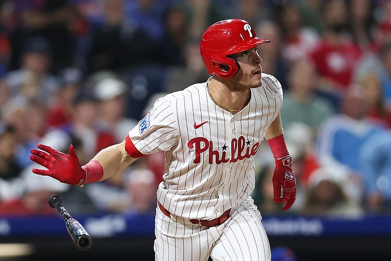 Sep 10, 2025; Philadelphia, Pennsylvania, USA; Philadelphia Phillies outfielder Max Kepler (17) hits a two RBI single against the New York Mets during the sixth inning at Citizens Bank Park. Mandatory Credit: Bill Streicher-Imagn Images