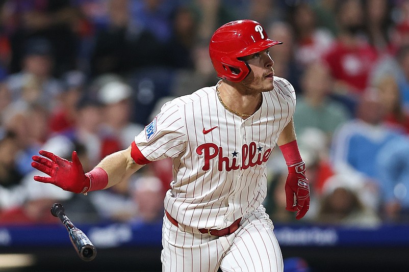 Sep 10, 2025; Philadelphia, Pennsylvania, USA; Philadelphia Phillies outfielder Max Kepler (17) hits a two RBI single against the New York Mets during the sixth inning at Citizens Bank Park. Mandatory Credit: Bill Streicher-Imagn Images
