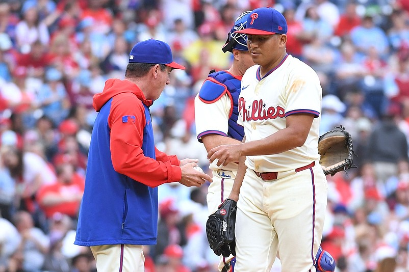 May 4, 2025; Philadelphia, Pennsylvania, USA; Philadelphia Phillies manager Rob Thomson (59) takes the ball from pitcher Ranger Suarez (55) during the fourth inning against the Arizona Diamondbacks at Citizens Bank Park. Mandatory Credit: Eric Hartline-Imagn Images
