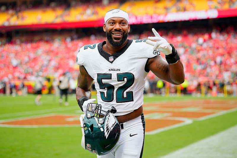 Sep 14, 2025; Kansas City, Missouri, USA; Philadelphia Eagles defensive end Za'Darius Smith (52) guestures to fans prior to the game against the Kansas City Chiefs at GEHA Field at Arrowhead Stadium. Mandatory Credit: Jay Biggerstaff-Imagn Images