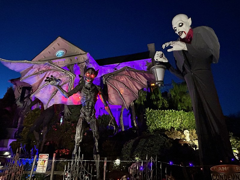 STEVE JASIECKI/Haunted mansion at Ventnor and Pembroke avenues in Margate.