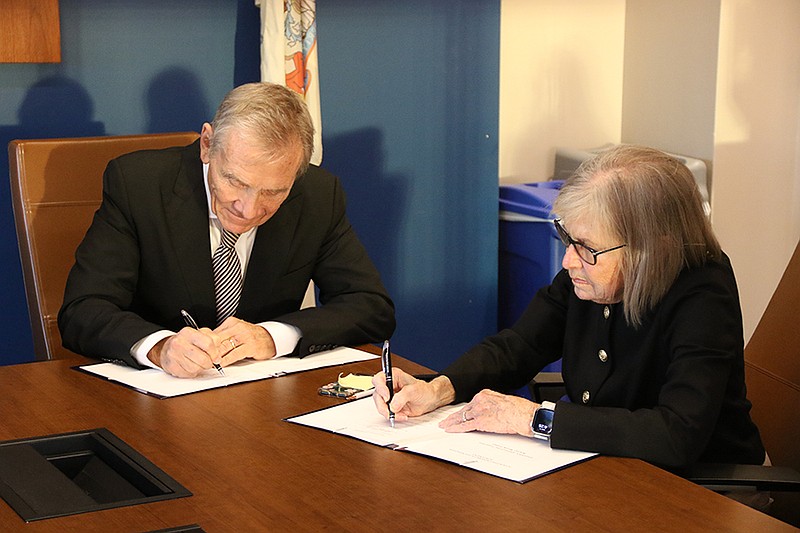 PROVIDED/Former New Jersey State Senator Bill Gormley and his wife, Ginny, sign an agreement to donate $100,000 to create a fund to support Stockton’s Master of Social Work program at the university’s Atlantic City campus, Nov. 10, 2025.