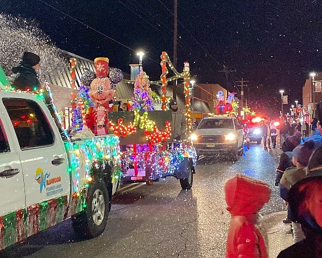 Colorfully decorated floats will roll through the streets in the holiday parade. (Courtesy of Greater Wildwoods Tourism Improvement and Development Authority)